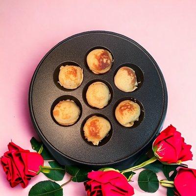 Æbleskivers cooking