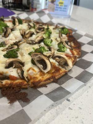 Gluten-free veggie pizza