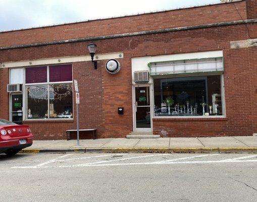 The Cultured Roots storefront.