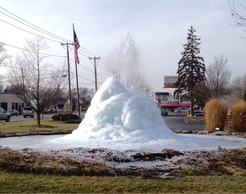 Toledo's #1 winter icon?  Lights at the zoo? Nah.  Ft. Meigs sledding hill? Nah.  Ice mountain at Chateau Monroe? Yeah. Oh yeah.