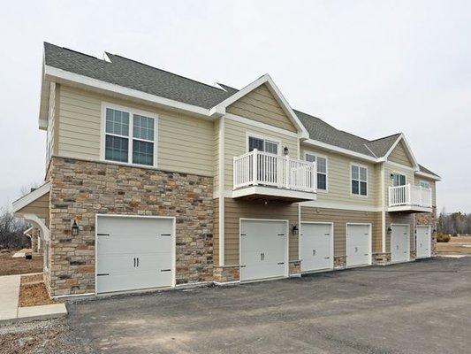 Niagara Ridge Apartments Garages