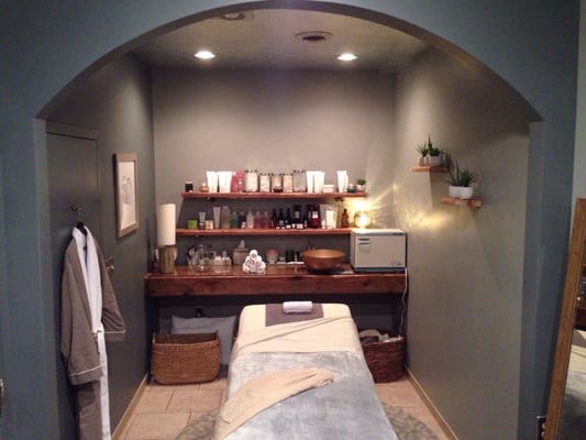 Beautiful Facial/waxing room!