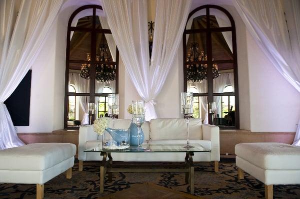 White Fabric, lounge.