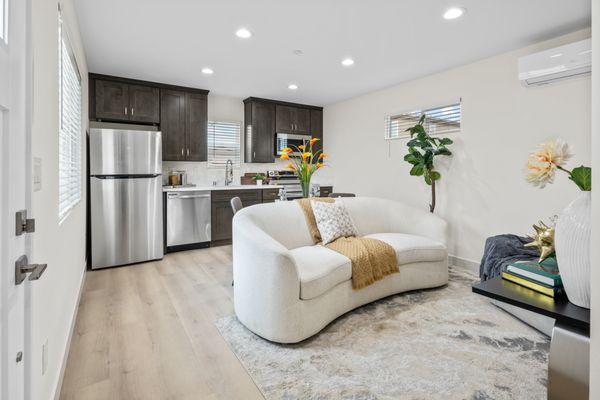 Estate 450 Kitchen, complete with kitchen appliances, beatiful cabinetry and hardware! Living room also shown with  Clerestory Window!