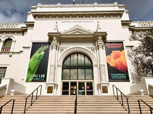 The Museum's historic south entrance in Balboa Park, San Diego. 2021.