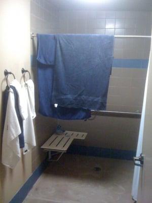 Shower in the pilot lounge snooze room