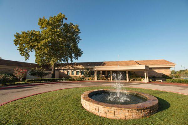 The front of the Club, complete with fountain entrance