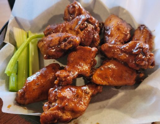 10 bone-in jerk sauce wings