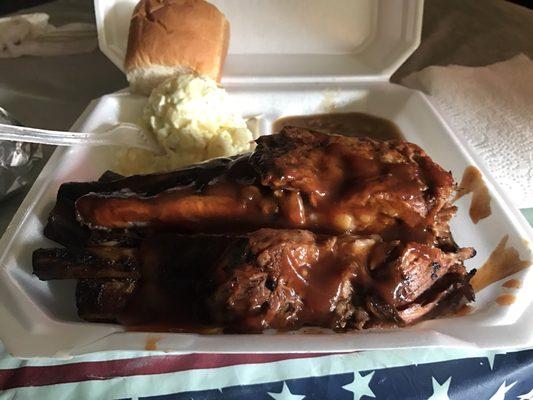 Best Ribs and potato salad within 500 miles!