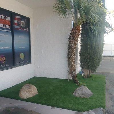 Artificial turf, natural plants and rocks.