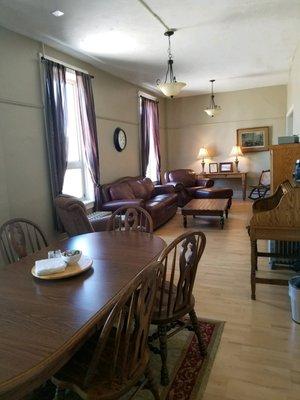 Dining - living room. Wifi and Dish Network, books, CDs