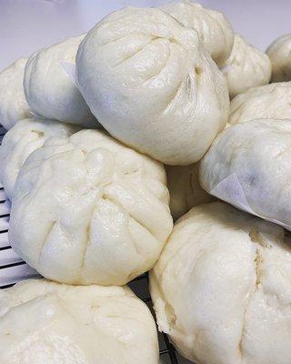 Steamed Buns: Thai pork bun, Red BBQ pork bun, Cream custard Bun, Red Bean Bun.