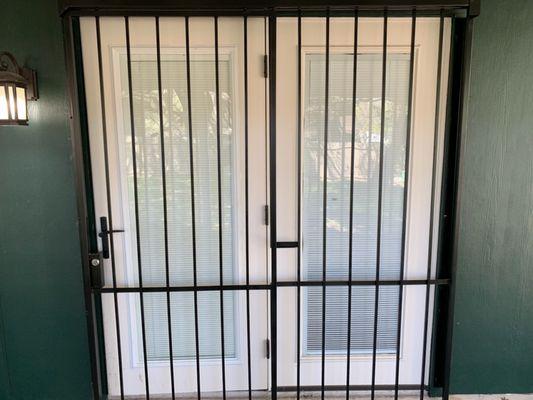 Double French door sliding bar