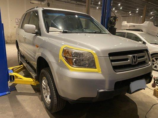 Headlamp Restoration on this Awesome 2008 Honda Pilot.