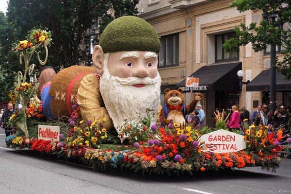 Fred Meyer Floral Float.