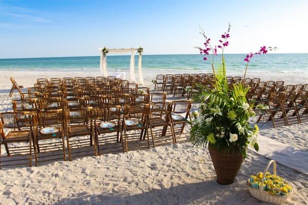 A beautiful ceremony at the beach, we wanted to bring a little more color to the event, so by adding these great bamboo chairs w