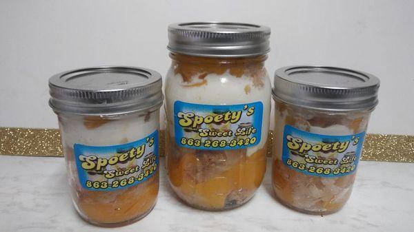 Peach cobbler cheesecake in a jar