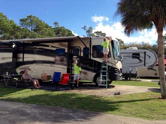 Dolly & Tina waxing a rig