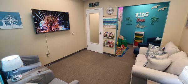 Gierszewski Counseling LLC Relaxing Beach-Themed Waiting Room