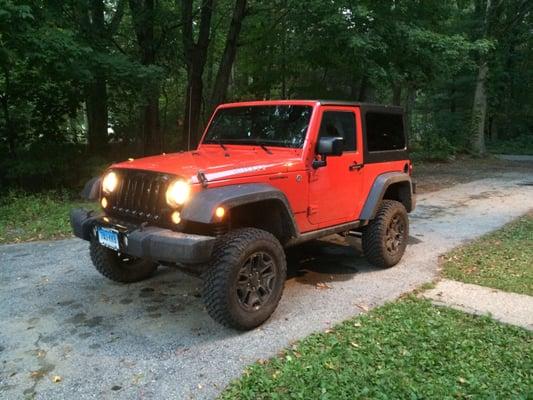 4" Rough Country suspension kit with 1.5" spacers and quick sway bar disconnects installed by Swift Performance Motors!!!!