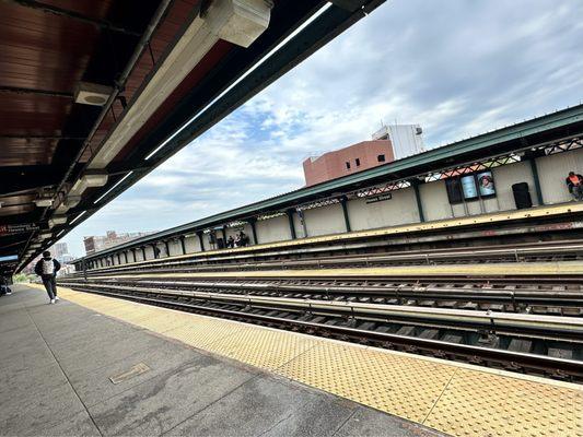 Hewes Street Station