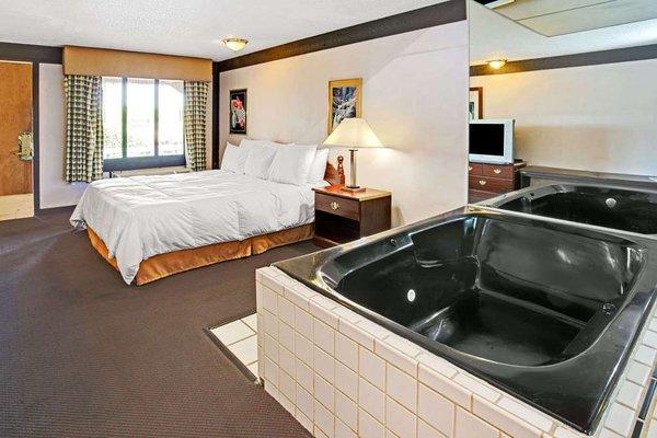 1 King Bed Suite