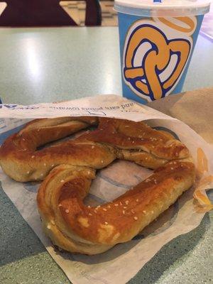 Regular pretzel