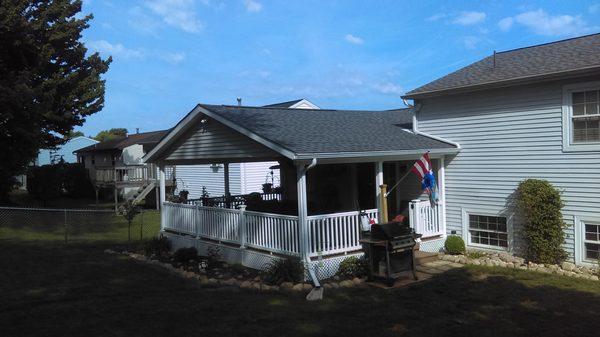 Beautiful Covered Porch & Composite Deck w/ Railings