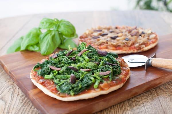 Giovanni Pizzetta: Tomato Basil Sauce, Broccoli-Rabe, Kalamata Olives