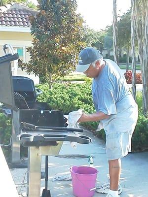 Cleaning BBQ grills