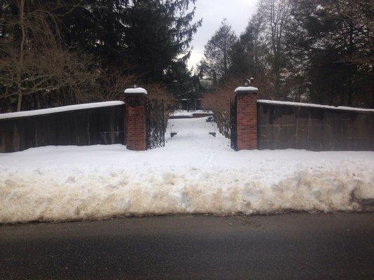 200' driveway with 2 feet of snowfall.