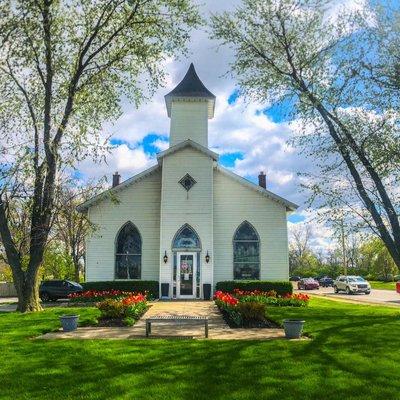 Originally built as a one-room chapel in 1859. The church became a veterinary hospital in 2008.