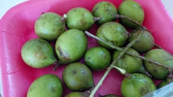 I haven't had quenepas since I was a little girl linvin' in Puerto Rico! Awesome little fruits with a fleshy pit!