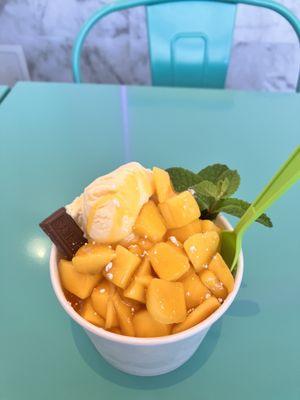 Delicious regular mango shaved snow.