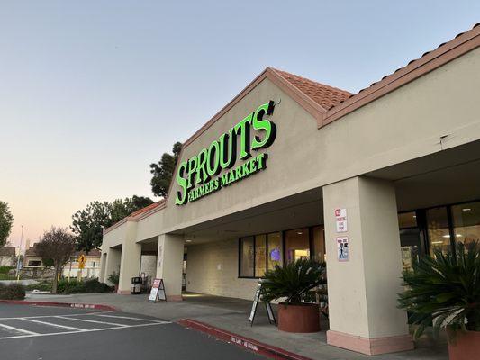 Sprouts Farmers Market Store Front, Sprouts Center at Four Corners, Newark, CA.