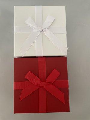 Our most popular box comes in red and white. Purchase with 12, 24 or 40 brownies. Makes a great gift for any occasion.