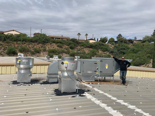 Installation of makeup air unit and exhaust fan on a comercial kitchen hood tipe 1