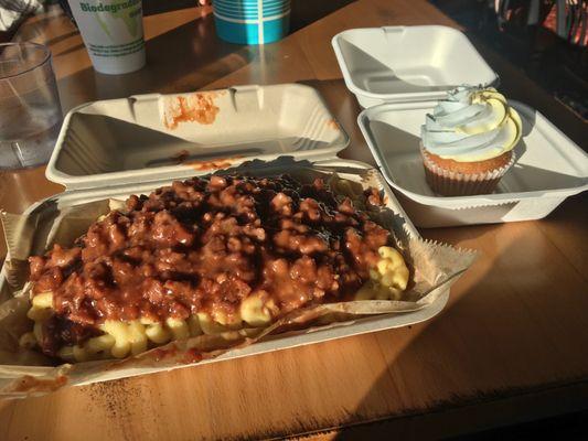 Sloppy Joe Mac 'n' Cheeze, Lemon Lavender Cupcake