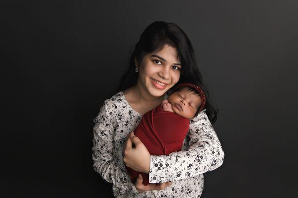 newborn photoshoot baby girl with aunt