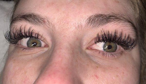 A set of beautiful Volume Lashes!