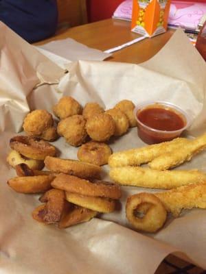 Fried onion rings, calamari and mushrooms