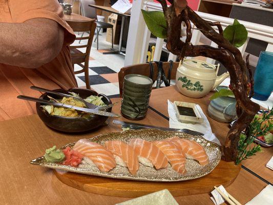 5 pieces of salmon sushi and Green Salad