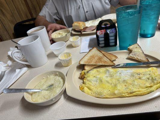 Spanish omelet-came with 2 sides. Chose of toast or hash browns & grits or biscuitNgravy