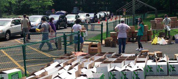 The Rhoda Bloom Kosher Food Pantry operates outdoors during the pandemic.