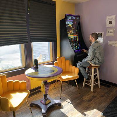 Seth playing the slot machine