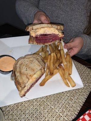 Rueben with thousand island