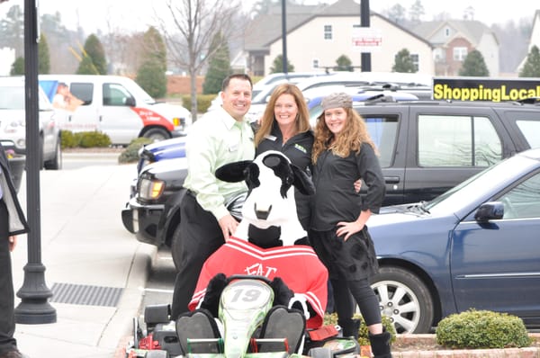 Dr. Saks and his wife and daughter