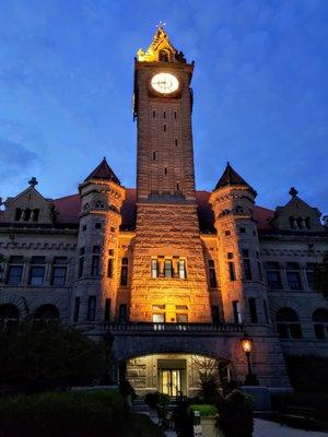 Streetside View of Wood County Courthouse