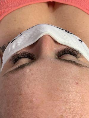 Volume lashes by Helen