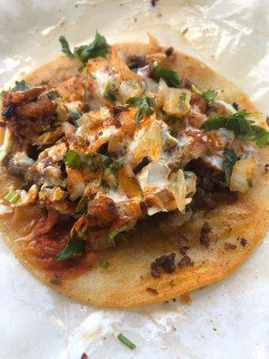 Taco de Carne Asada con todo +crema